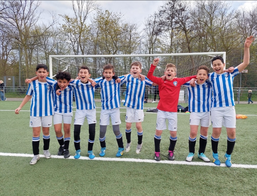 UVS JO11-1 Ongeslagen Kampioen - UVS Leiden